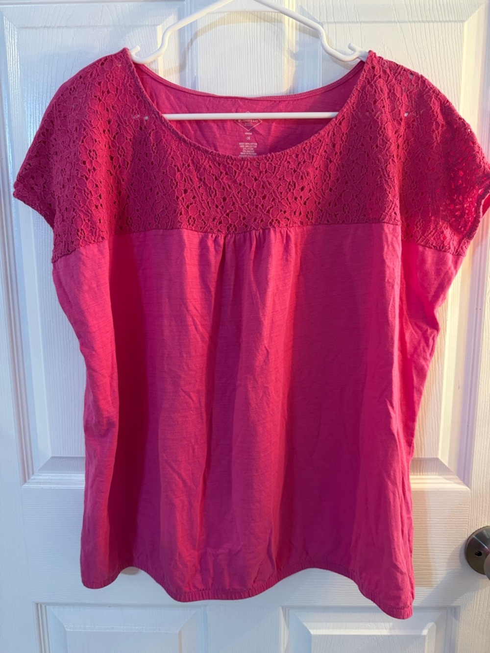 St John’s Bay Women’s Fuchsia Pink -Lace Yoke -Scoop Neck Blouse         Size 1X